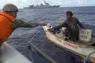 “12月25日，中国海军174舰在南海海域巡航期间发现一艘菲渔船发出求救信号。该