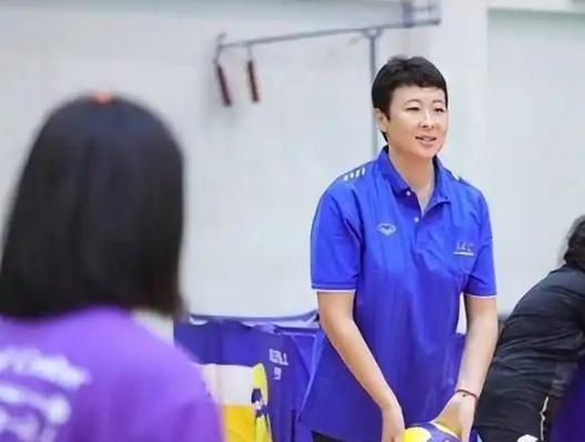 没有意外与日本队半决赛始终有中国女排的影子原来前中国女排二传冯坤以泰国队教
