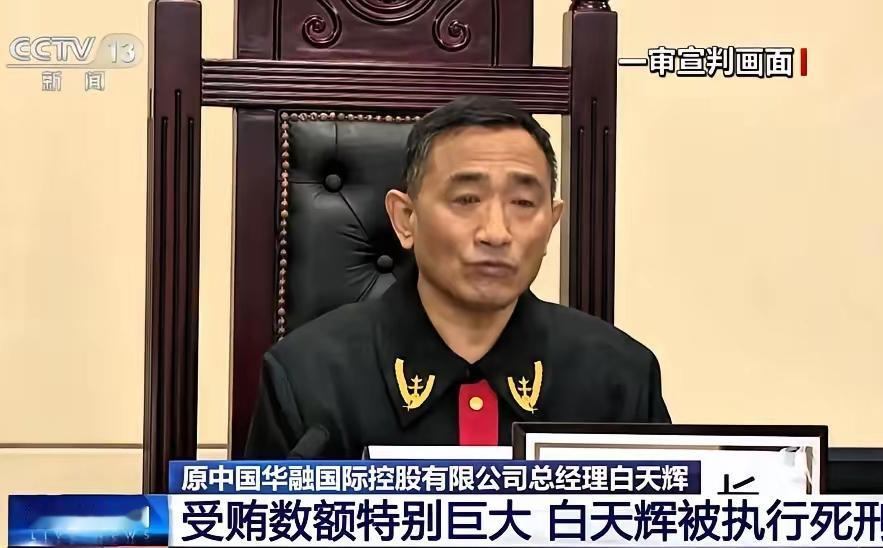 一个在内部审计部门工作的朋友，前阵子悄悄跟我说：华融最混乱的时候，审批权都到了按