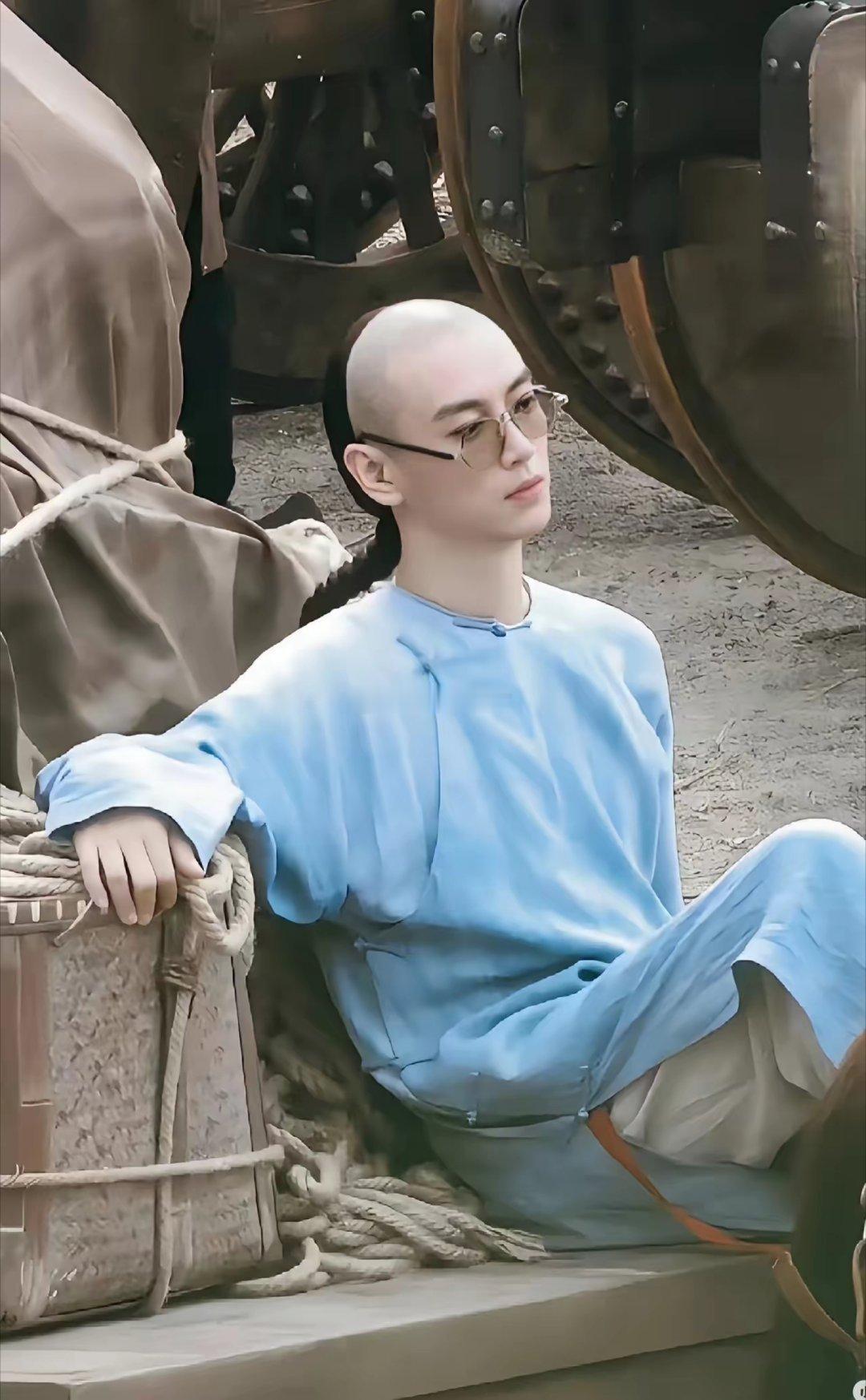 不是我说，陈晓优秀归优秀，可是有件事估计永远都做不到，那就是他不适合演现代剧。陈