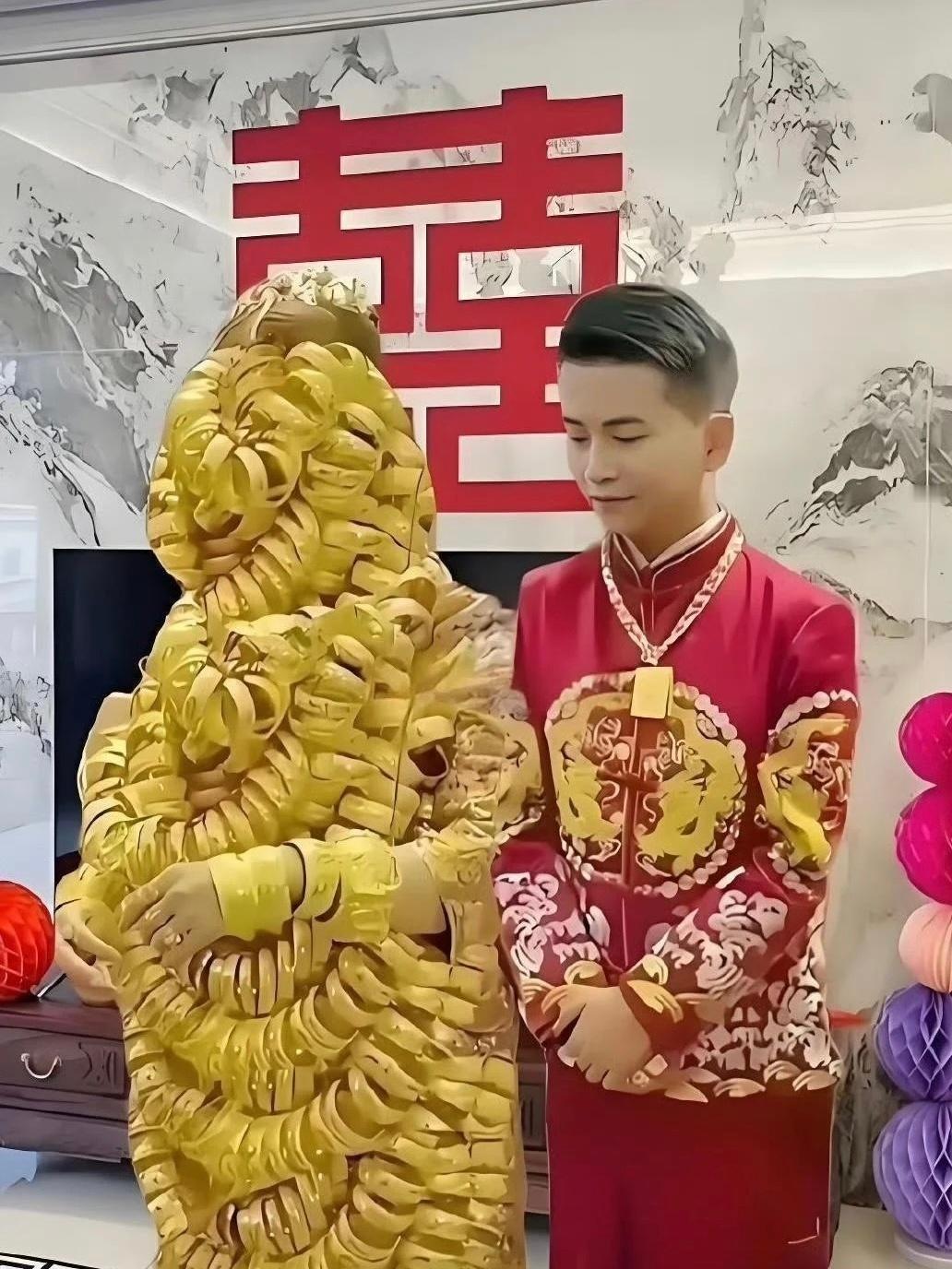好一对璧人，新郎的喜悦都写脸上了