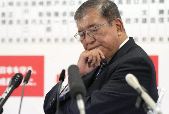 石破茂对首相工作没什么热情，有事没事就跟媒体吐槽，说每天都累得不行，比当大臣费事多了