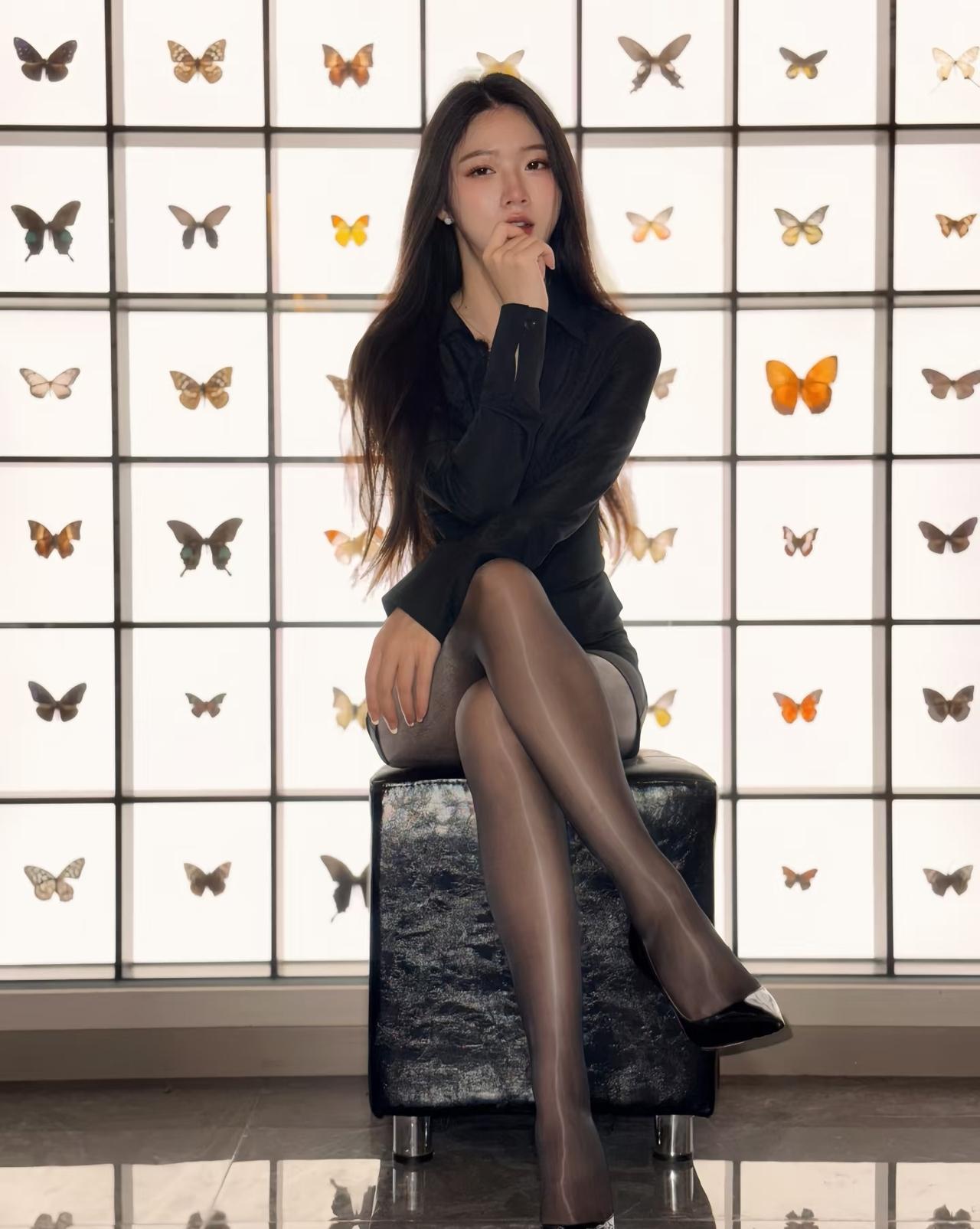 这一年，要如骏马般驰骋，亦要如彩蝶般轻盈。不再追赶时间，而是在岁月里练就从容底