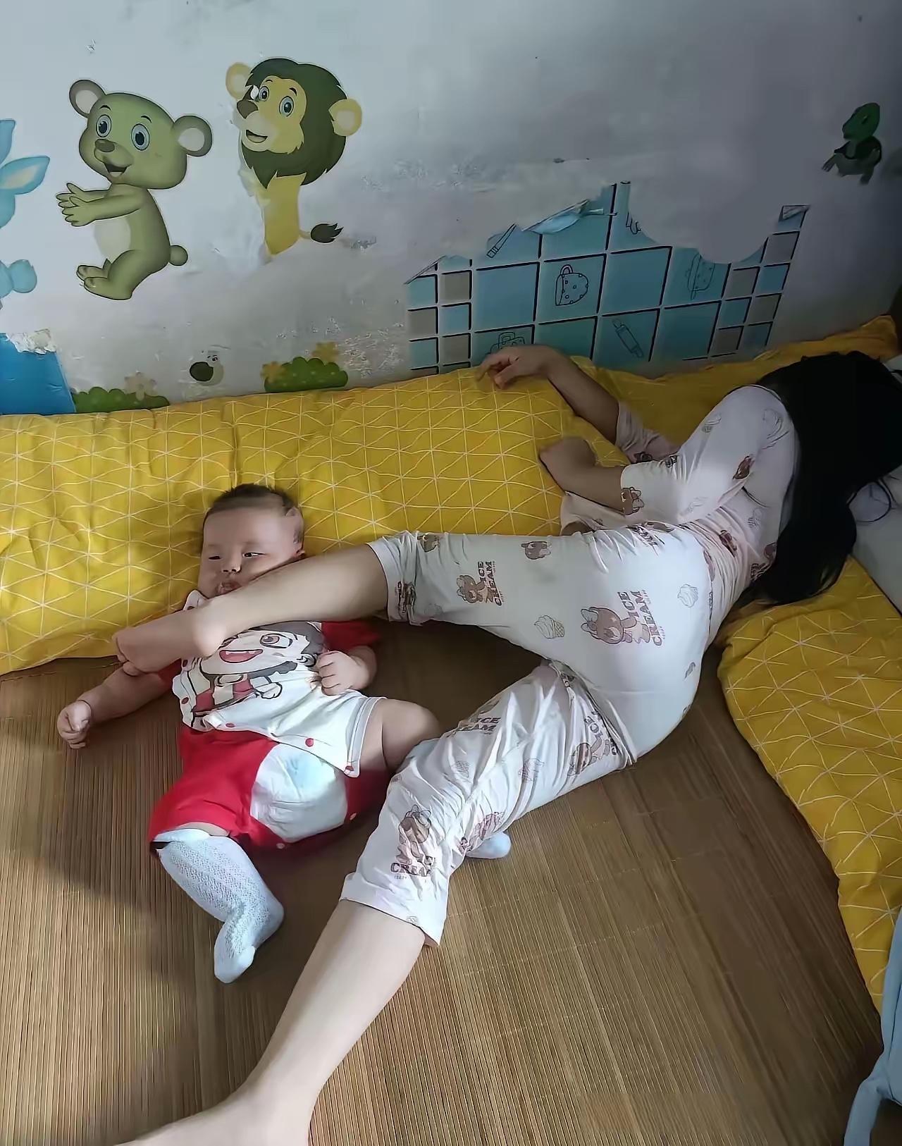 年轻妈妈的样子好吓人