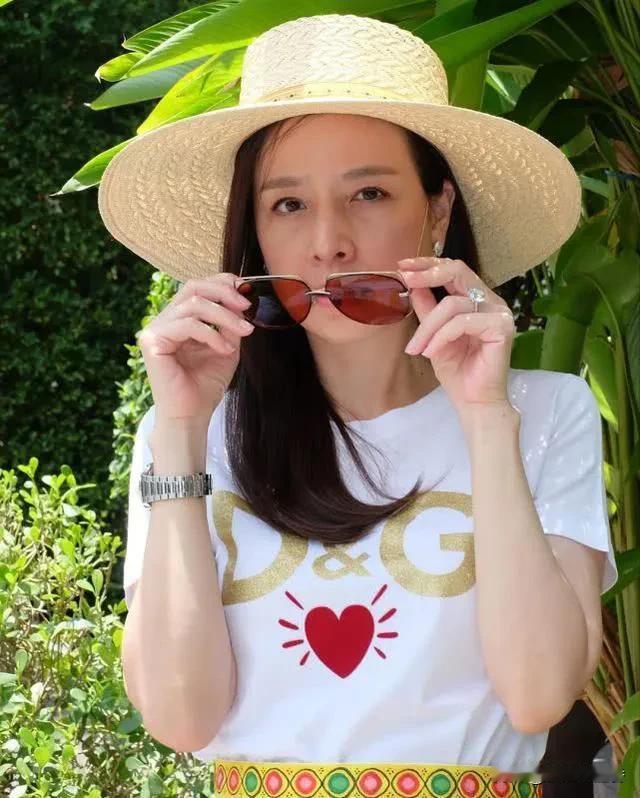 2025年千亿富豪榜太震撼了，有41名中国人财富超1000亿。钟睒睒以5300亿