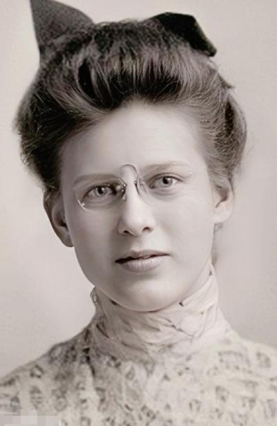 1962年，胡适去世，他的情人韦莲司故意给江冬秀寄去一大箱东西，火冒三丈的江冬秀