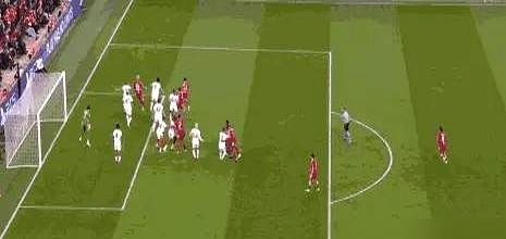 身价1个亿，周薪却只有12万英镑。这事儿就发生在利物浦中场索博斯洛伊身上。欧