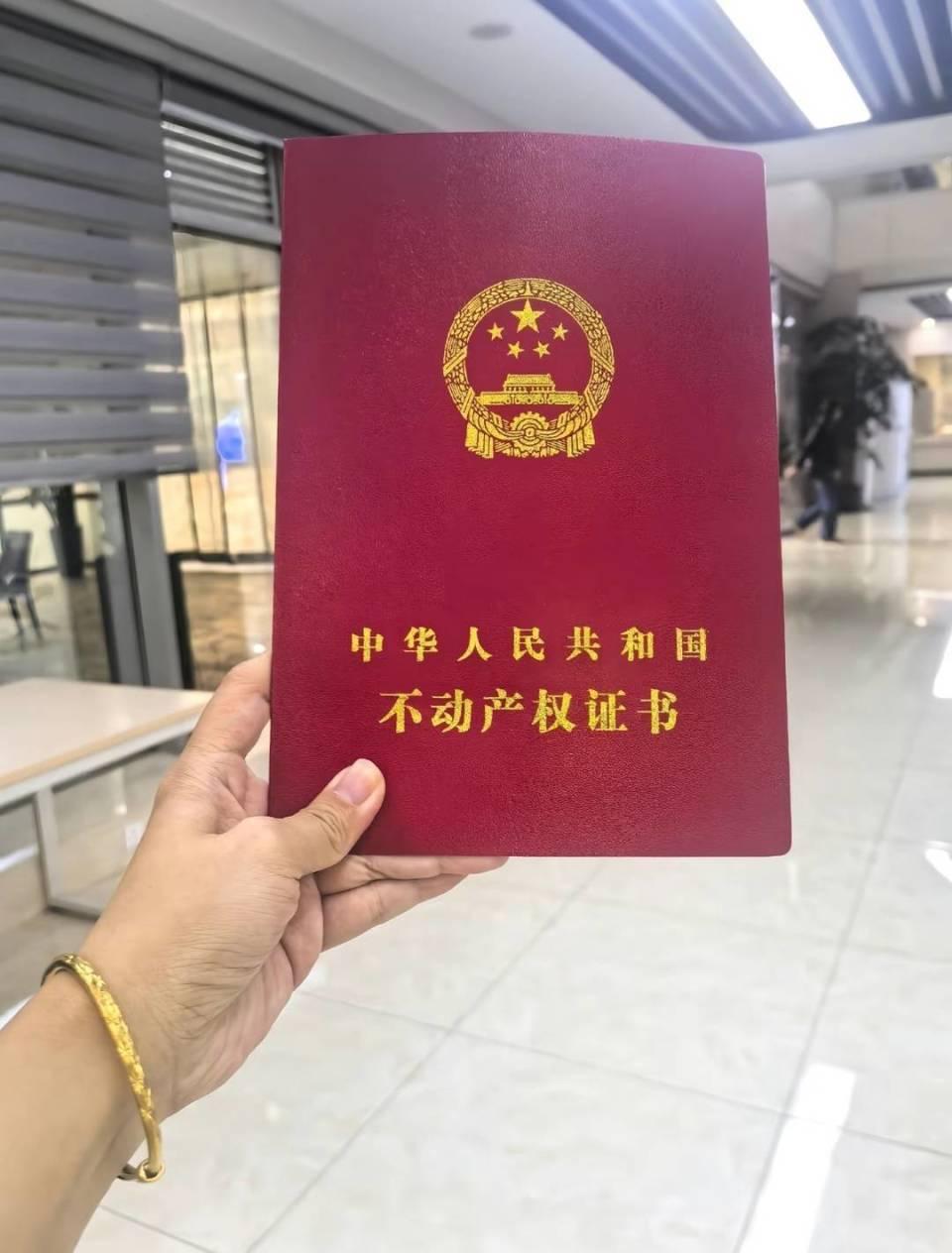 不知道大家最近刷到那条成都买房新闻没，很多人看完要么羡慕到眼红，要么吐槽这人胆子