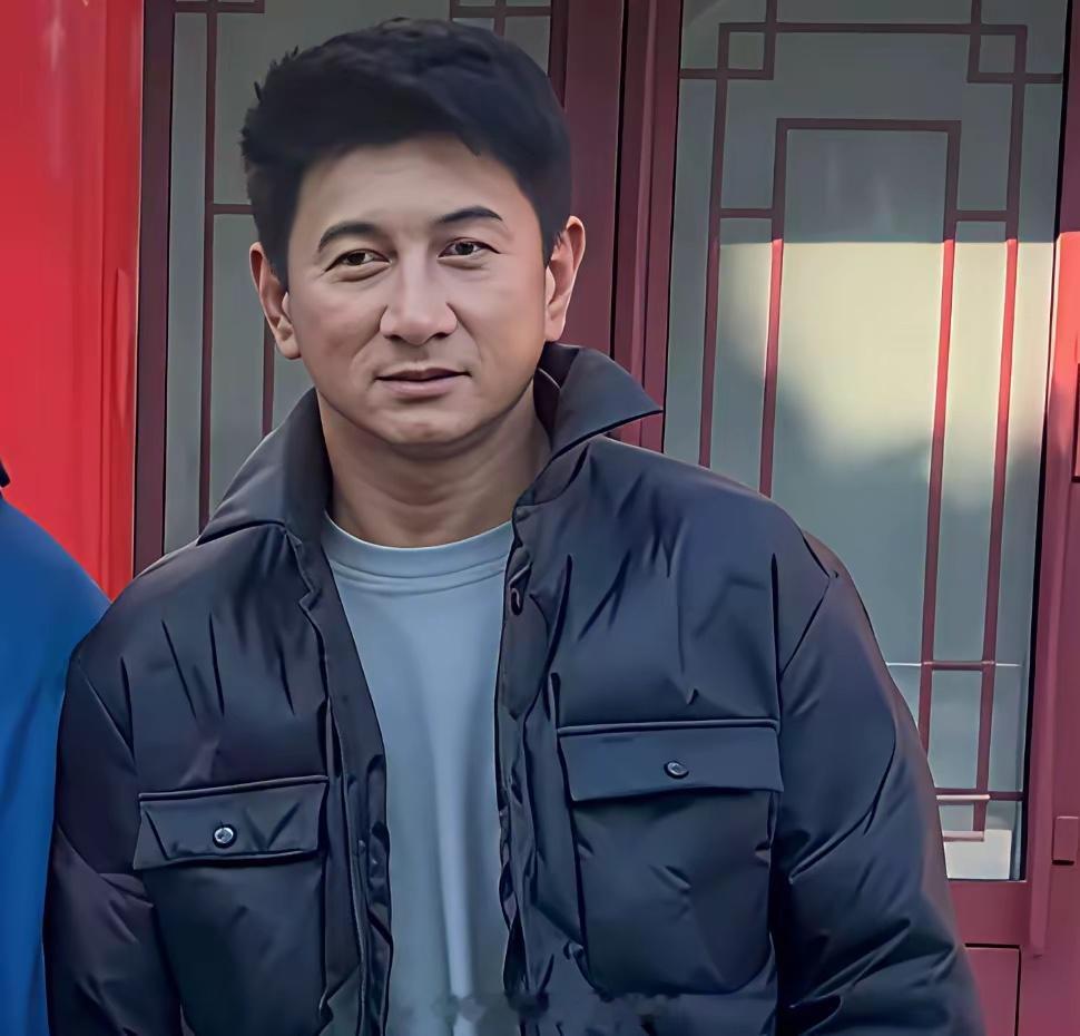 怎么感觉吴奇隆怎么越来越像成龙大哥！