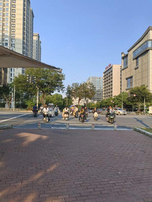 男人肢体接触动真心