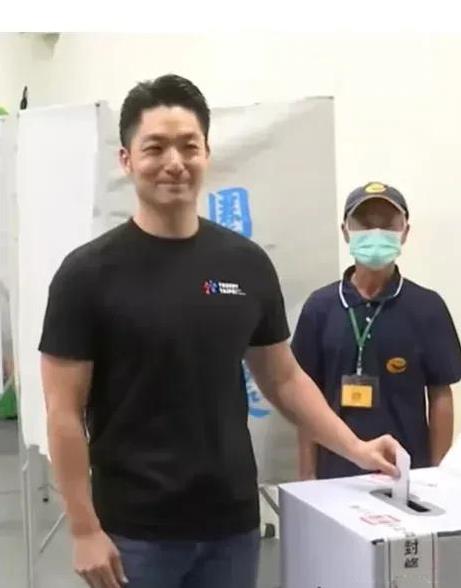 今天的罢免投票和核三延役公投都是从上午8点开始到下午5.4点结束，目前投票时间已