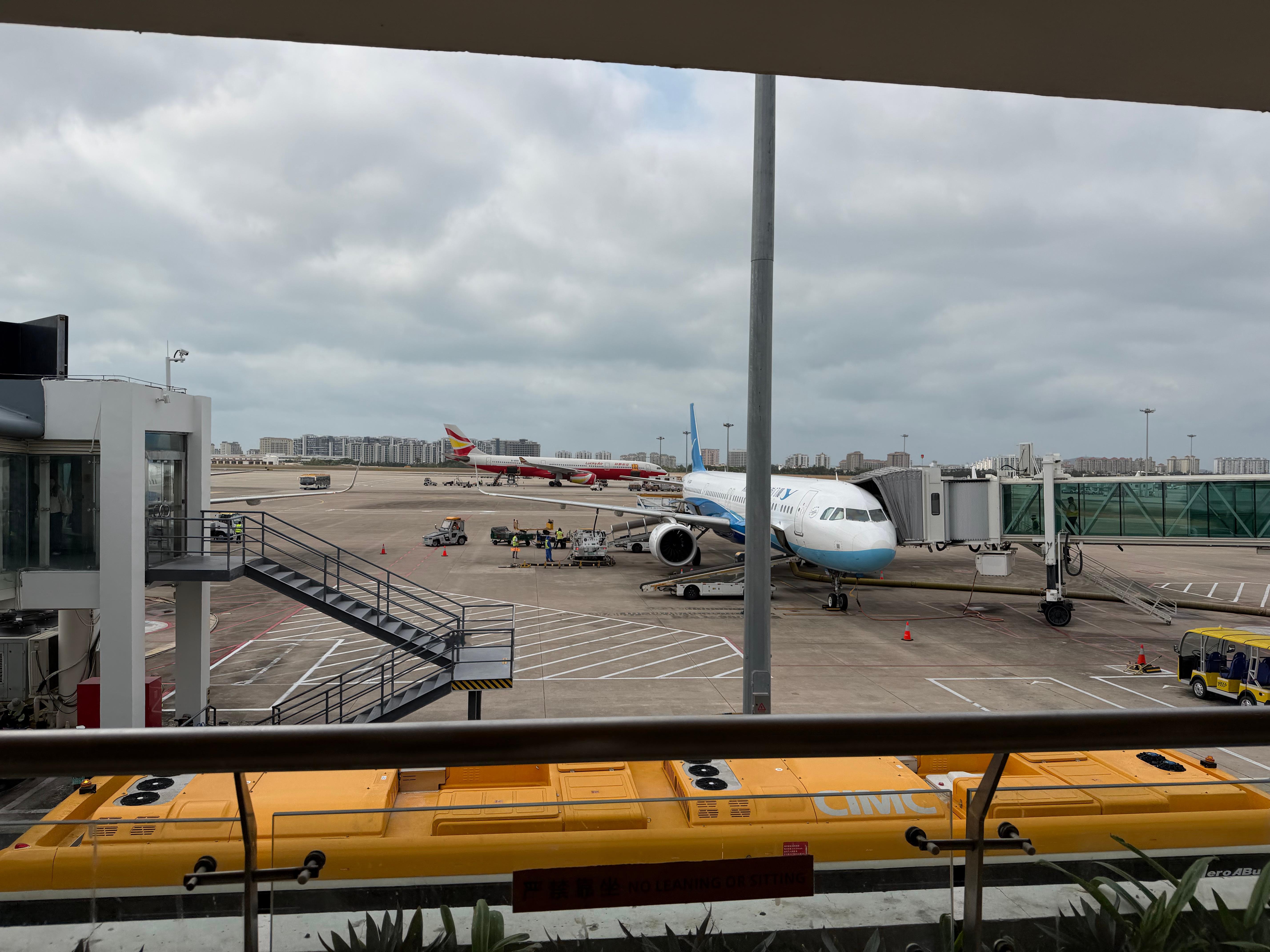 三亚好远，杭州飞过来也得两个小时四十分钟，麻了三亚