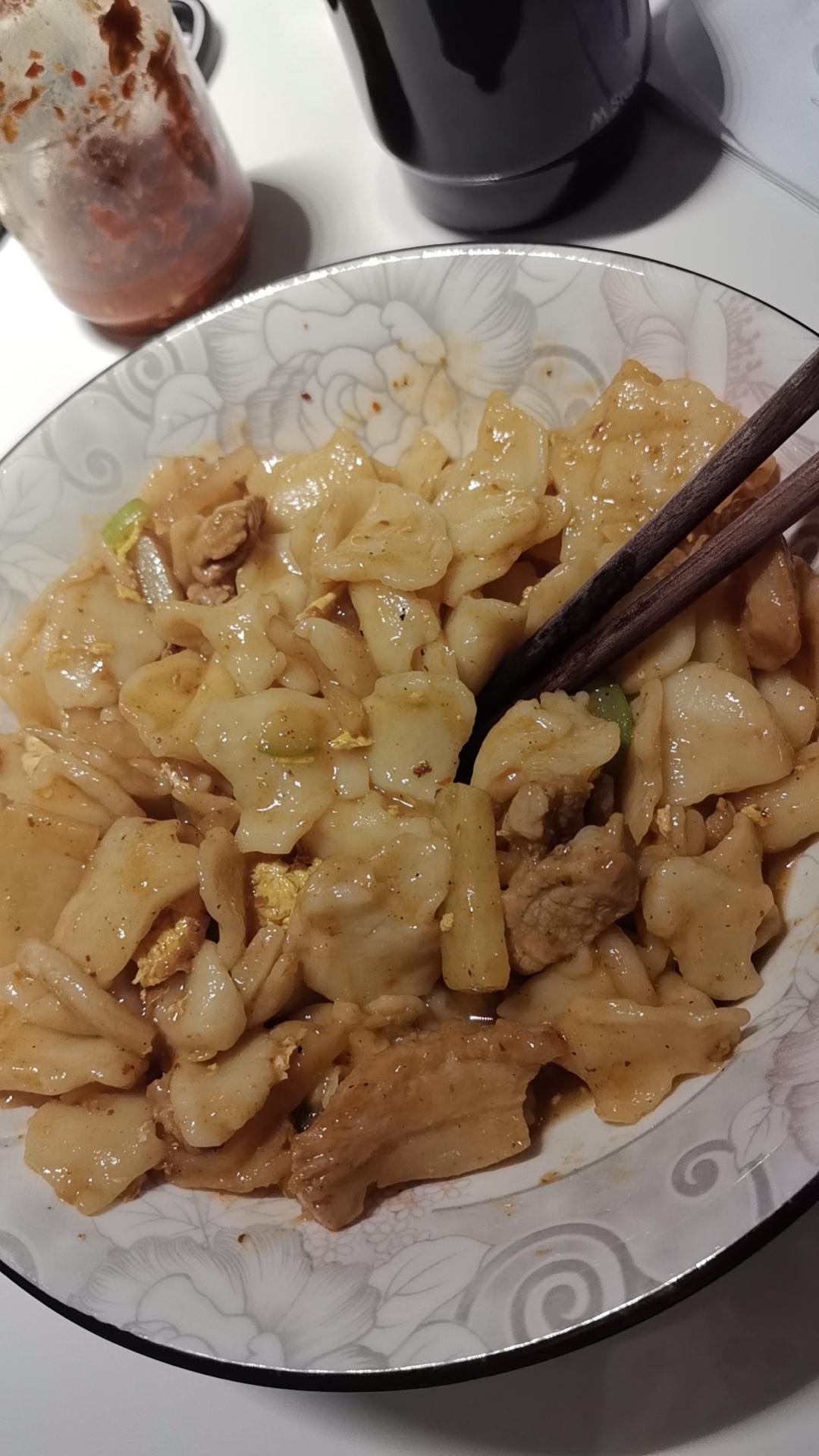 永不消失的7大行业：1、医院：只会越开越多，谁也躲不过去。2、修车铺：机器得