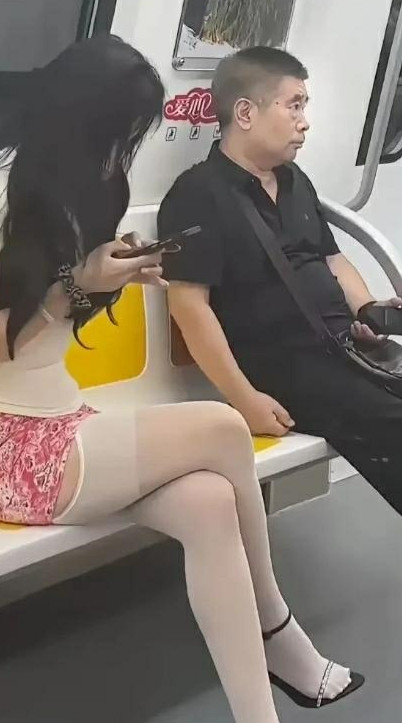 别过来呀，你不要靠近我啊