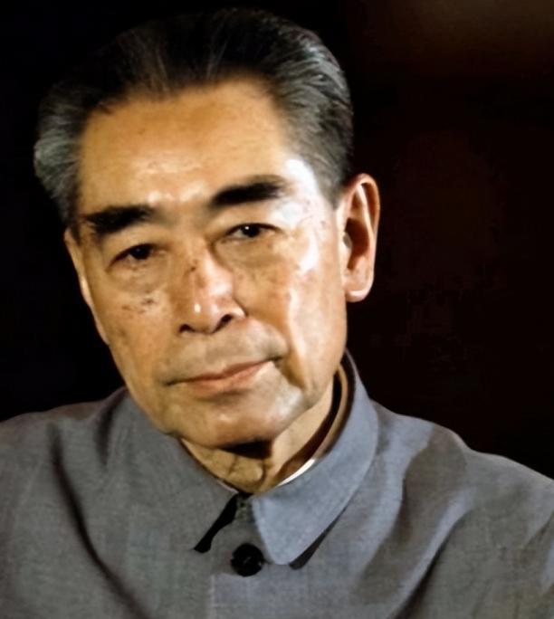 1976年，周总理逝世后，由韩宗琦负责为其穿寿衣，可当韩宗琦接过卫士们递过来的