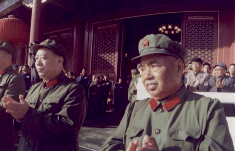 1976年许世友在湖南视察部队，收到中央绝密电报，立即下令：取消视察。197