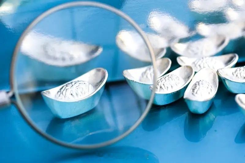 银价已有见顶迹象昨夜今晨，伦银达到117.711后快速急跌至103附