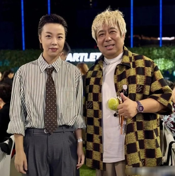 这真的是张怡宁吗？变化好大呀，她竟然笑了......​​​