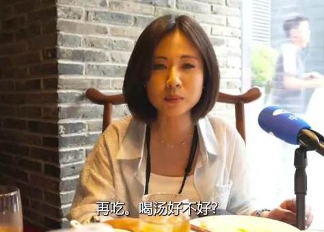 中天拍的啥玩意？成功把大家惹毛了！中天小姐姐的拍摄方式确实让人难以理解
