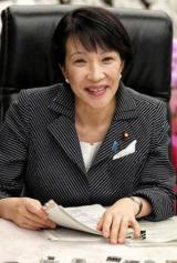 高市早苗怂了，急着做找补。当地时间11月10日，在国会众议院预算委员会二次会议上