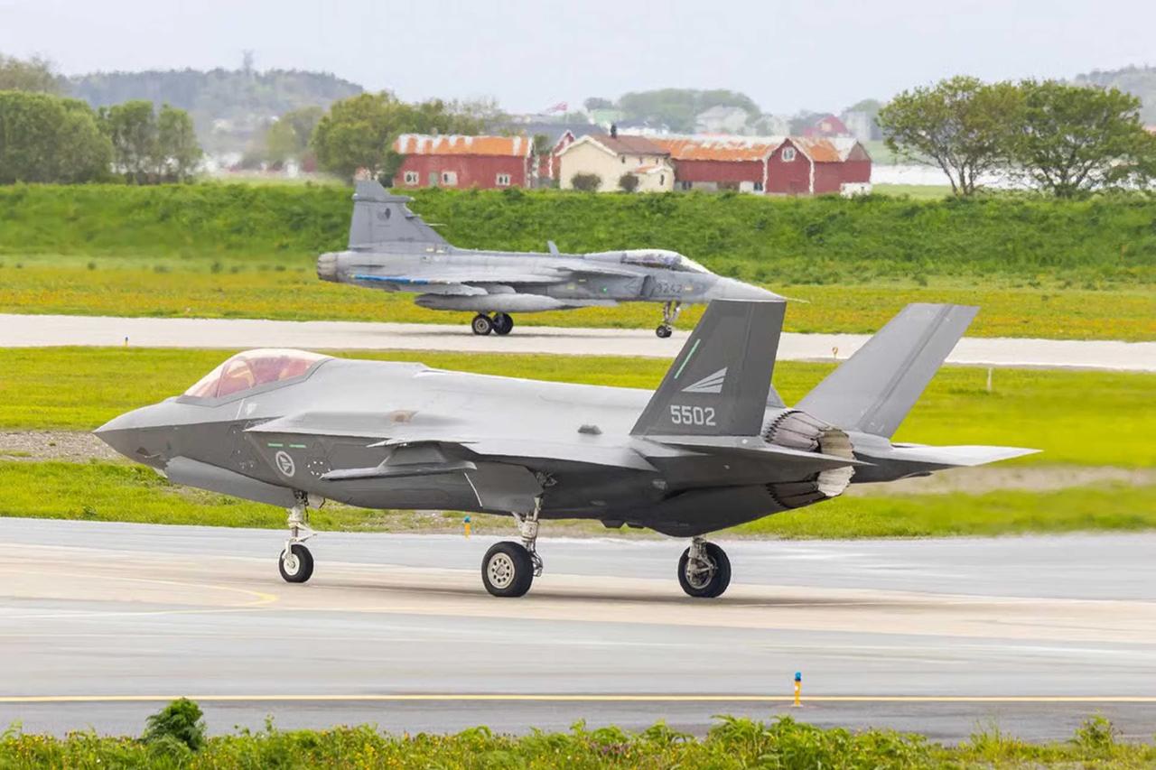 加拿大考虑取消部分88架美国F-35订单，购买60架瑞典鹰狮战斗机2026年