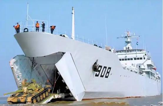 中国为何继续大量建造已过时的072A登陆舰？072那巨大的内部空间，完全可以改