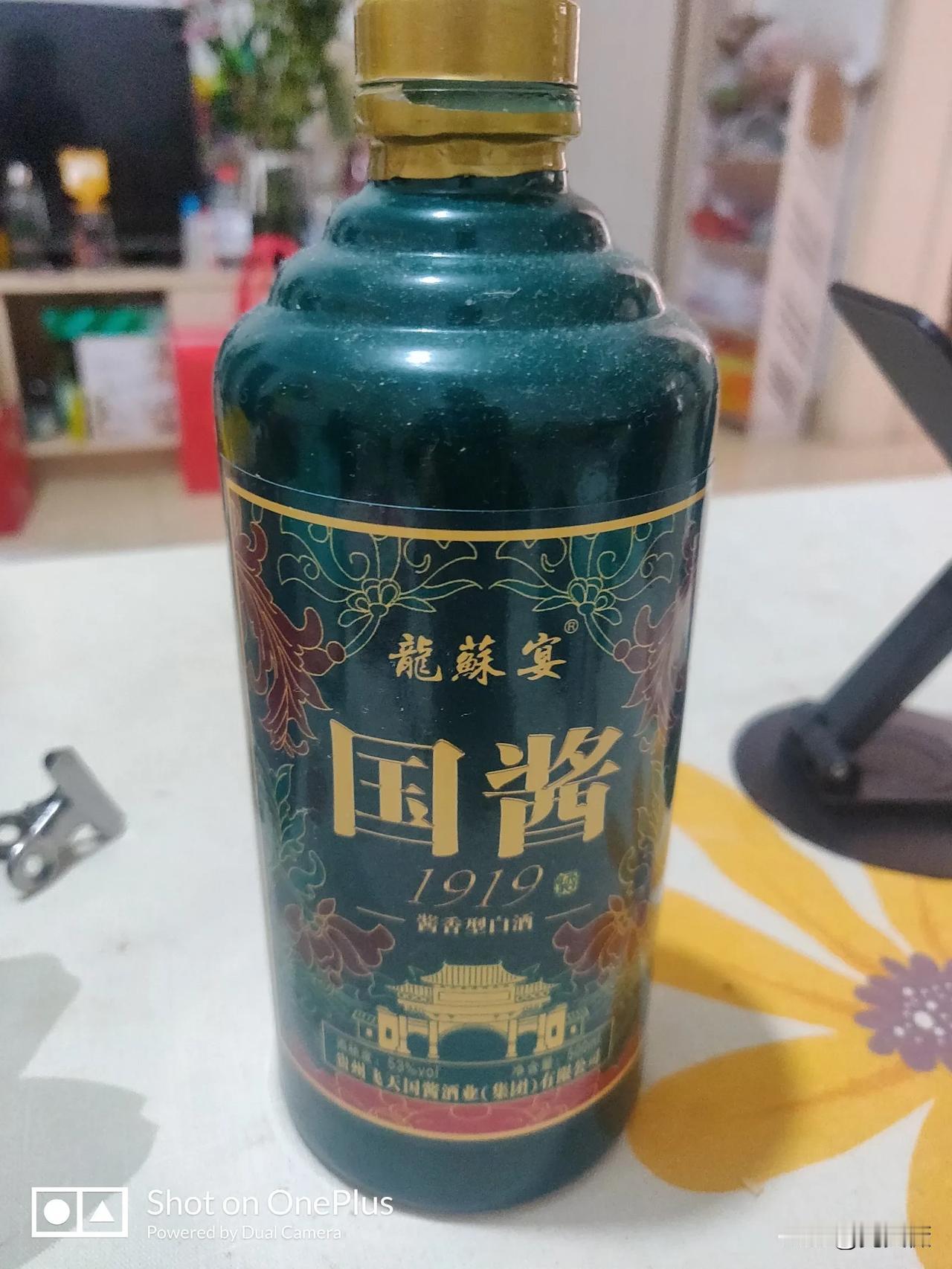 昨天我的老同学。到我家做客，给我带了两瓶好酒，一箱牛奶。时间过得真快呀，一晃4