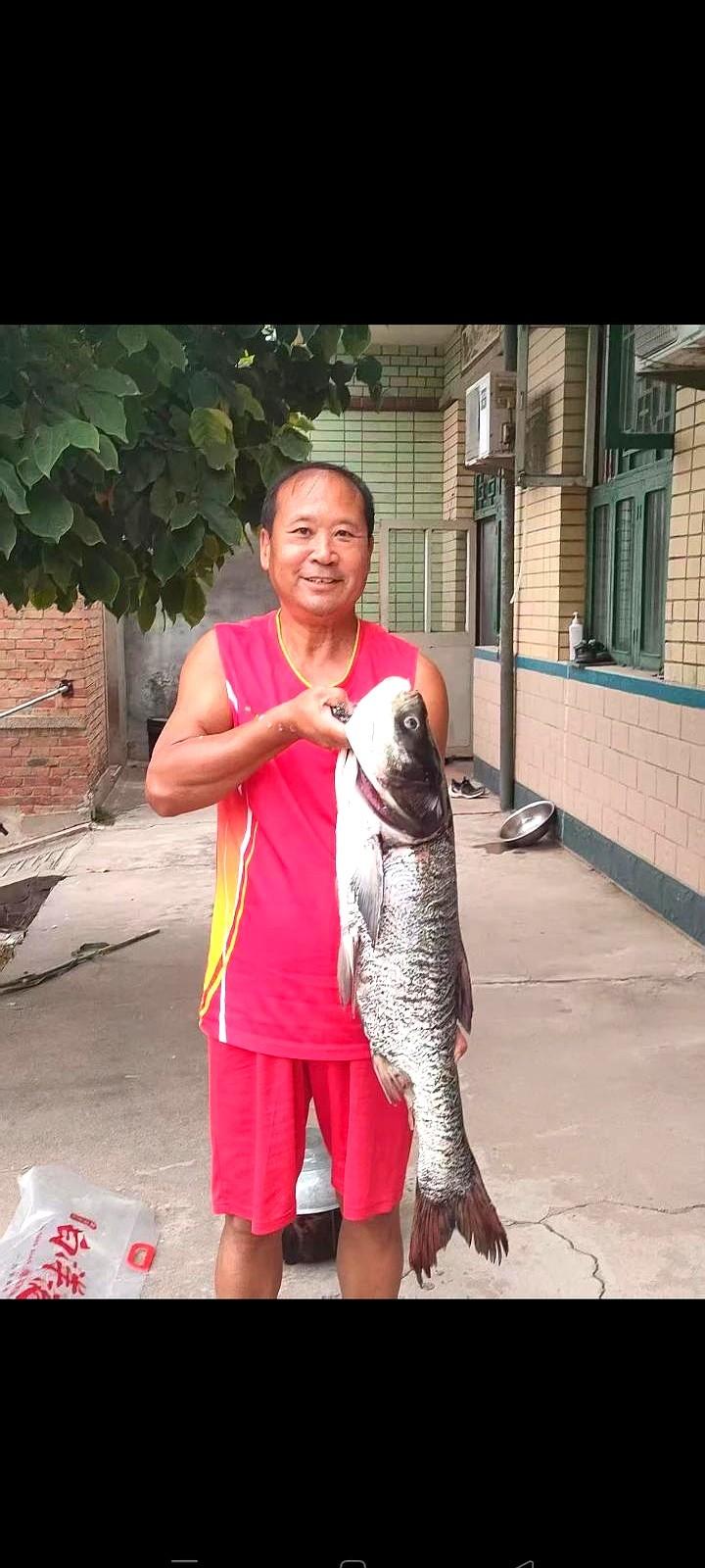 一位60岁的老先生，坚持晨跑六年。这个年纪，很多人想的是含饴弄孙，安逸生活，