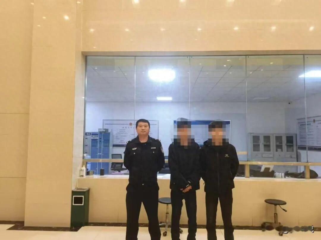 毁三观！湖南永兴县，一男子住宾馆时刷手机，突然在直播平台上面看到有涉黄内容，连忙