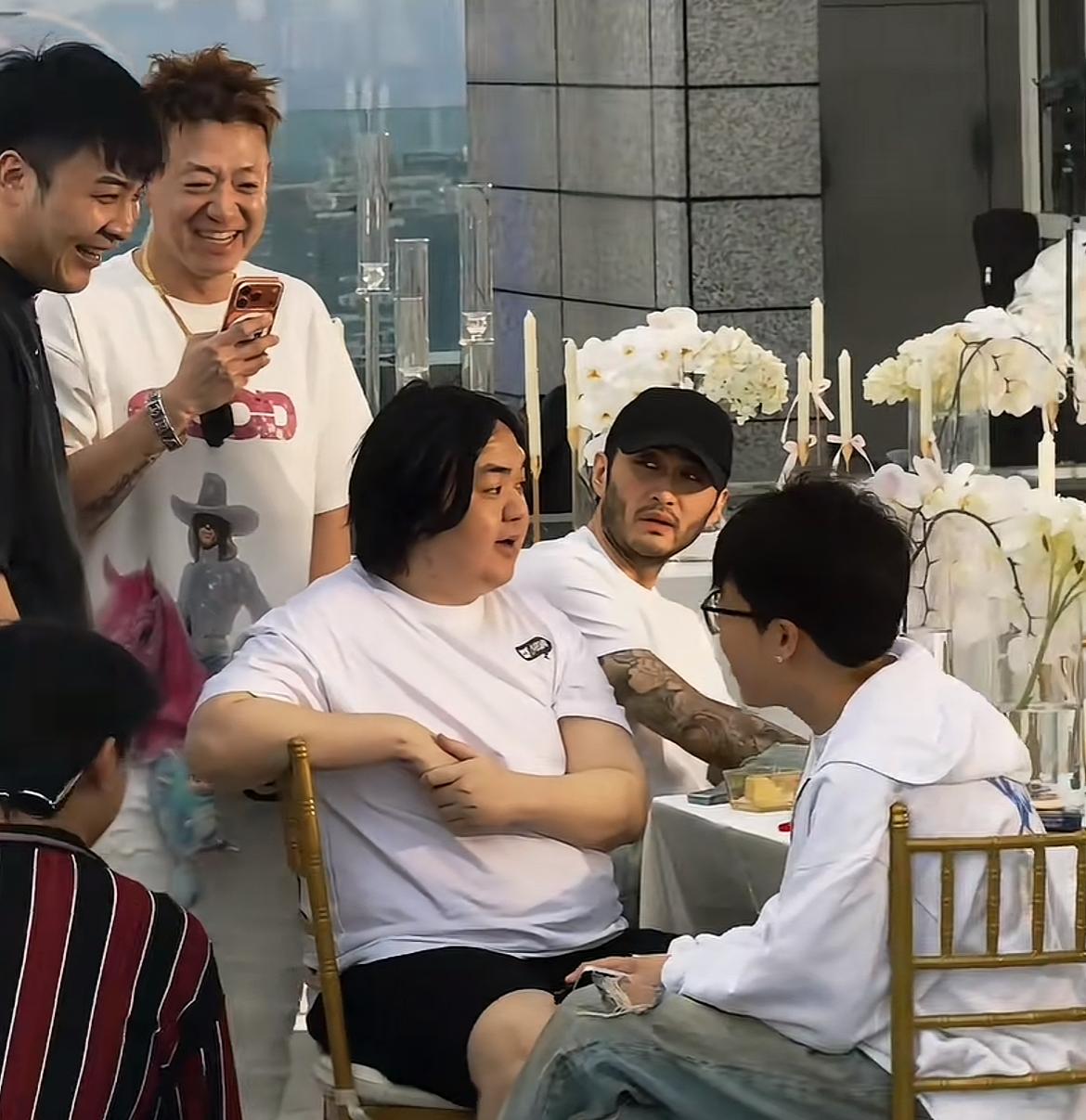 顶流网红的生日加女儿的白天，让你们看看什么叫人脉，什么叫奢侈，什么叫高端。5月