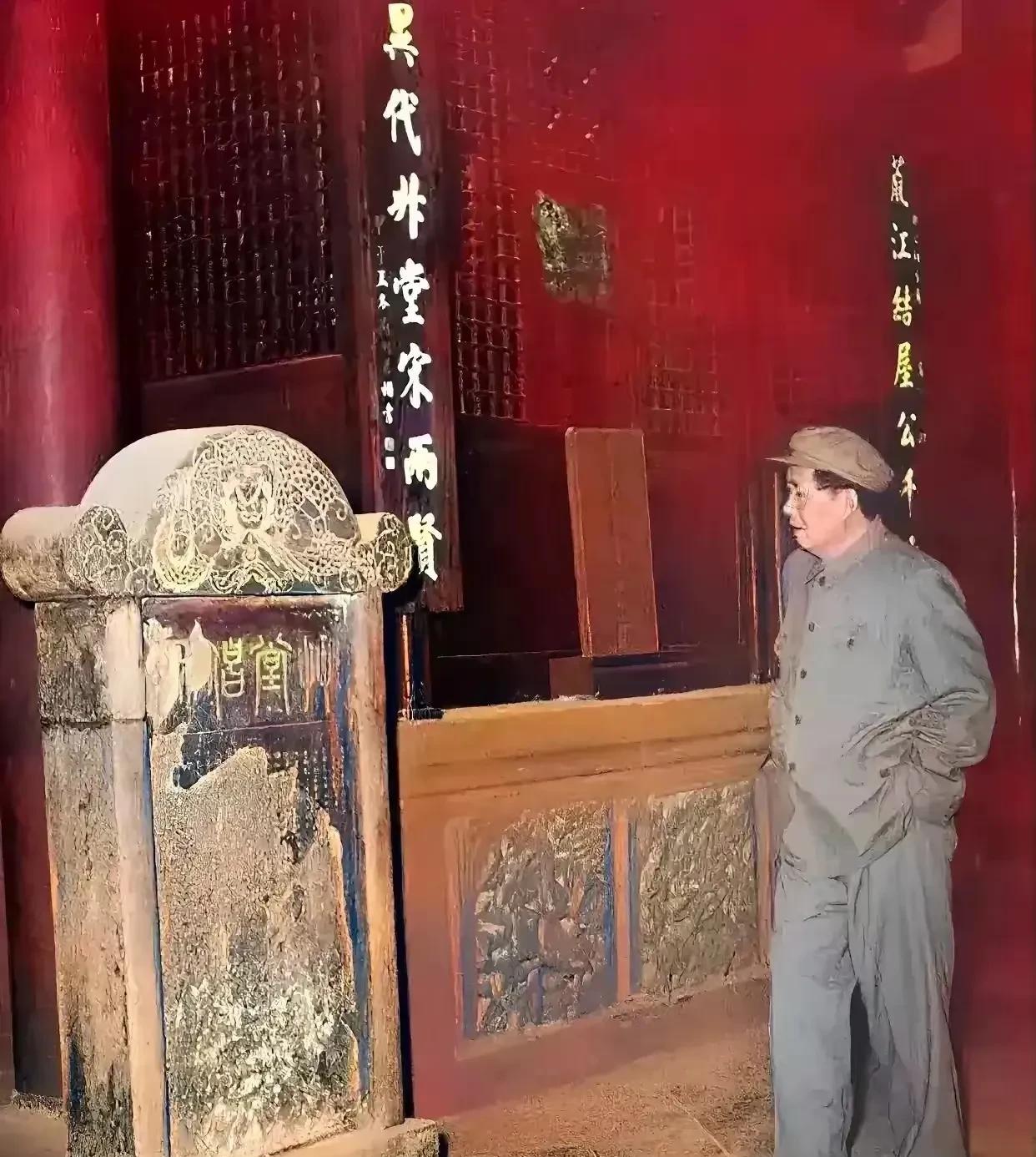 毛主席那可是大忙人，每天操心的都是国家大事，可就算这么忙，他在视察途中，瞧见一座