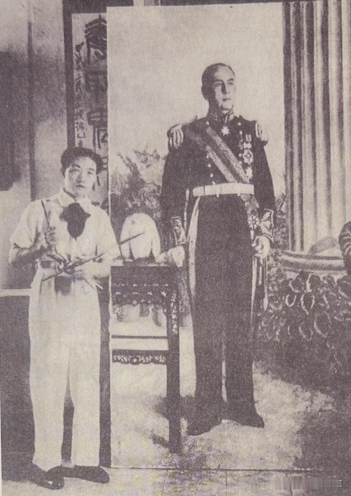 1939年，徐悲鸿在新加坡维多利亚纪念堂举行画展后，大获成功，名声在外，于是受邀