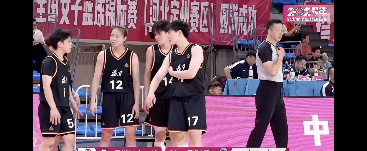 见过女篮4个打5个的吗？因为刚刚正在上演，我不知道今晚女篮全锦赛到底发生什么？