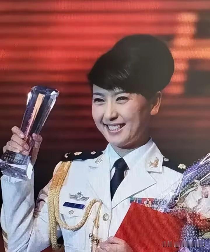 前几天，我在营区碰到个事儿，让我心里挺不是滋味的。是个刚满19岁的新兵小王，为了