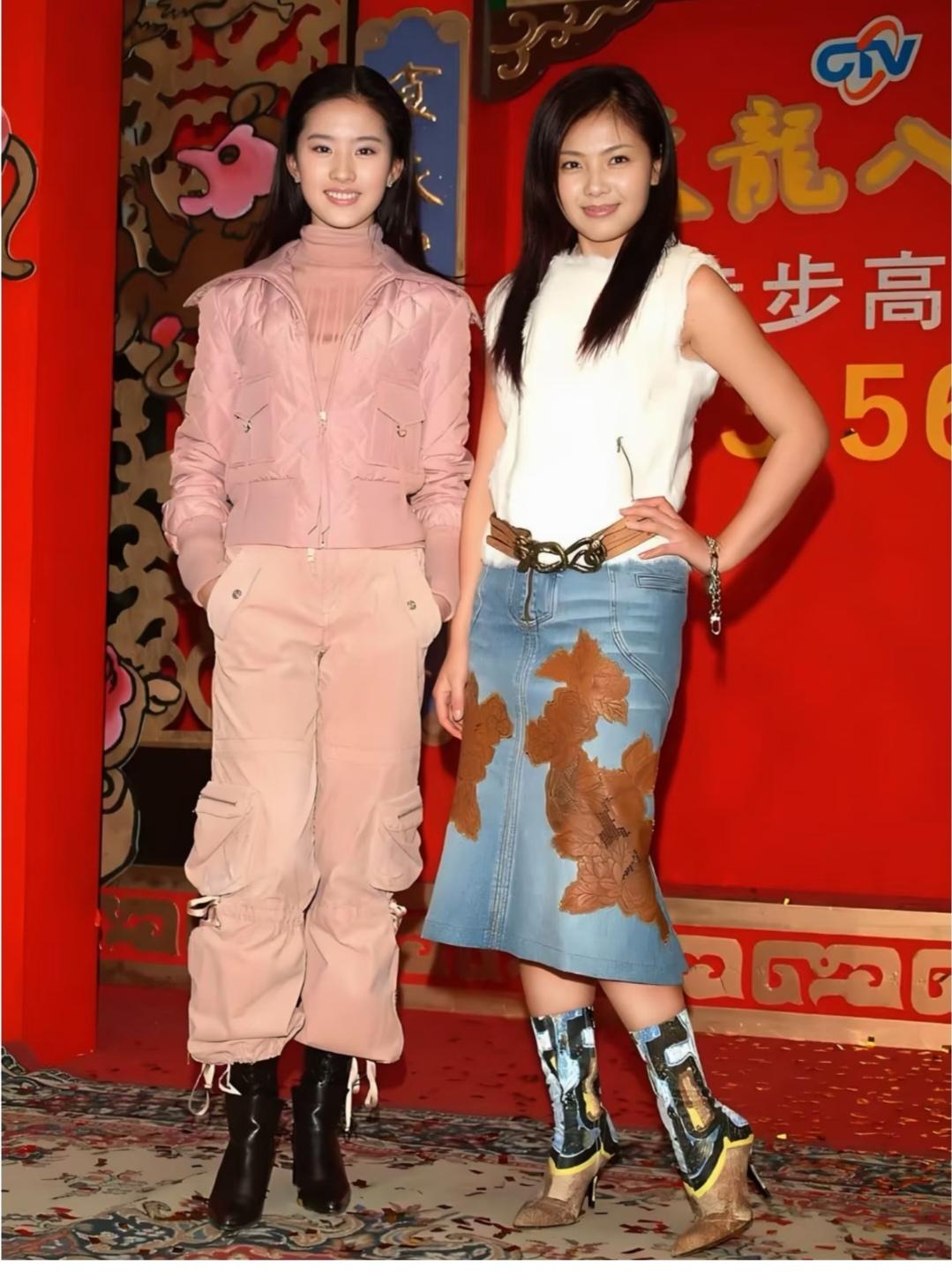 刘涛这裙子和靴子看起来太有个性了。