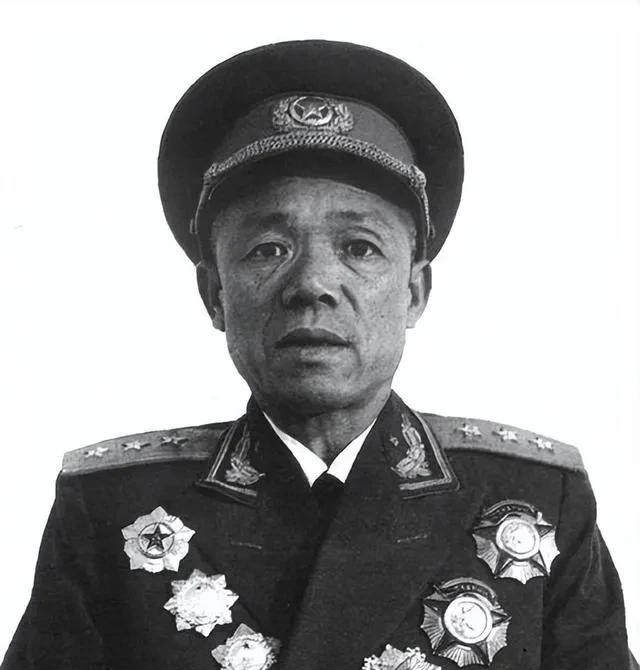 锦州序幕战义县战斗结束后，韩先楚让人把被俘的第20师第1团团长赵振华带到司令部问