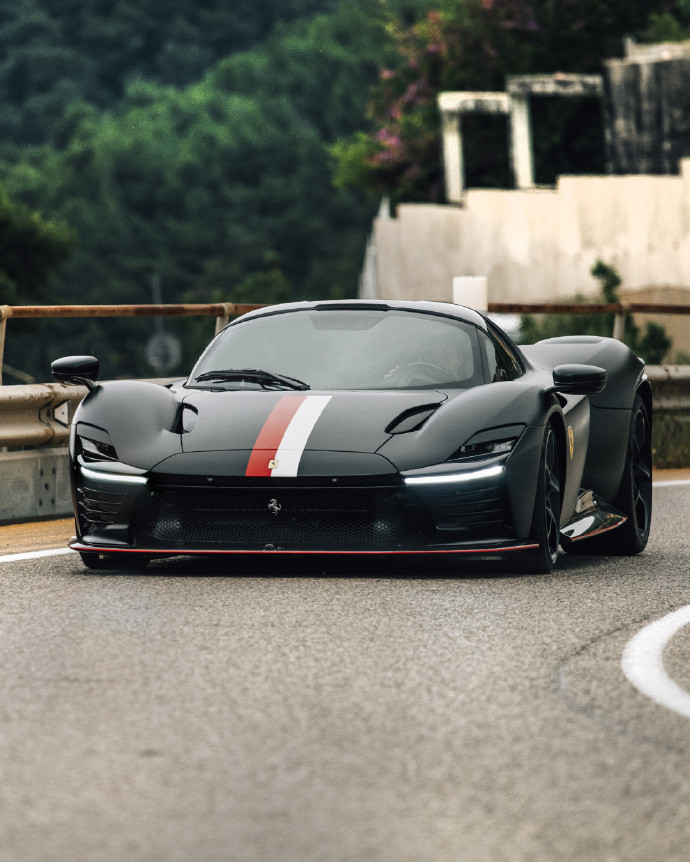 ferrariLaferrari​​​