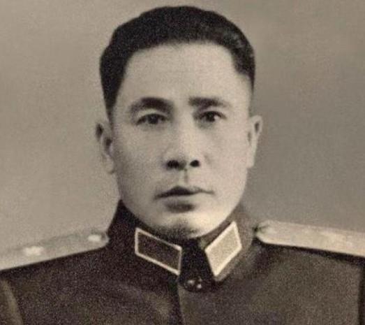 1957年，一将军因海边垂钓而死亡。专案干部为了找出迷案真相，独自去了现场做试验
