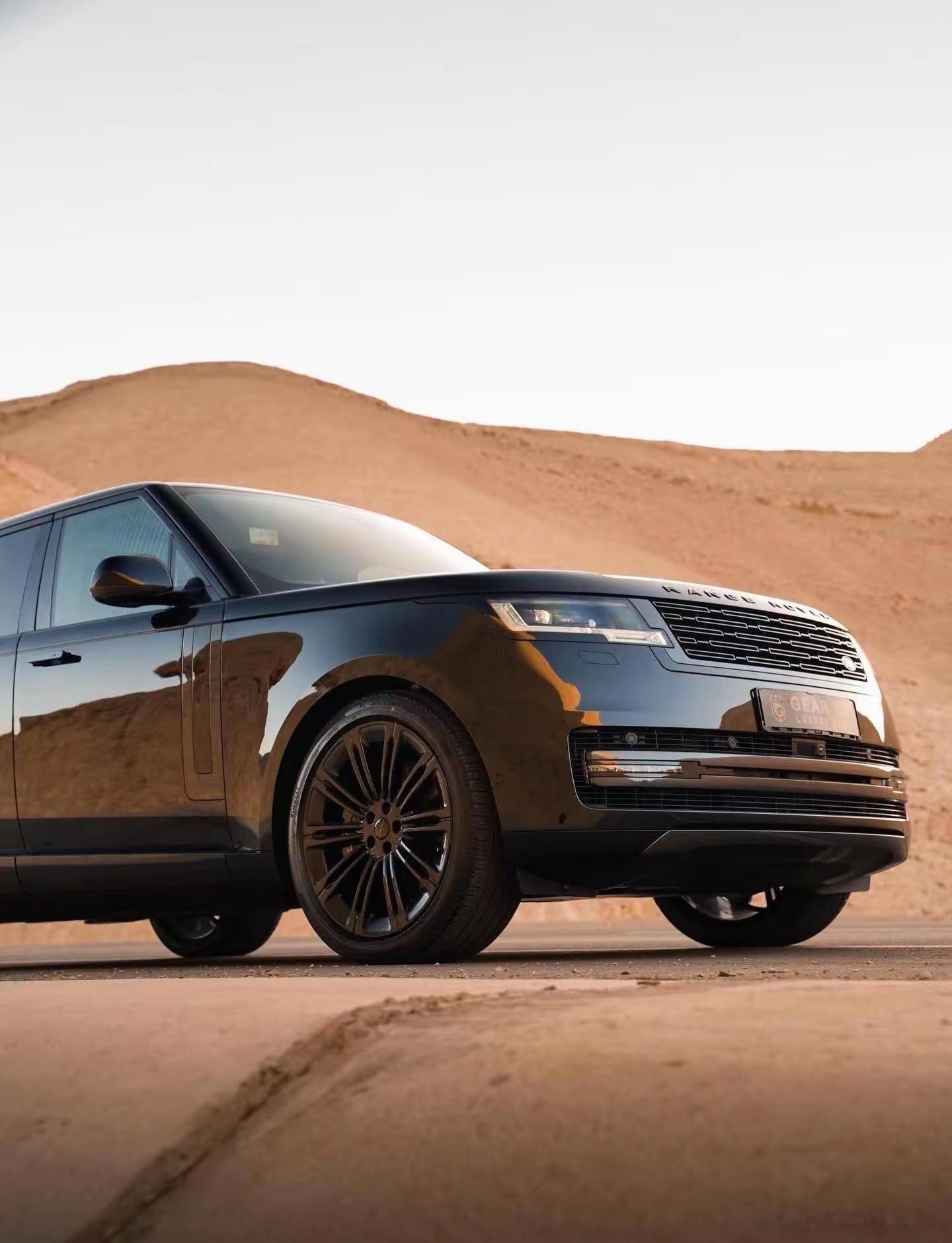 揽胜的魅力，大揽胜是少数能让大家纠结白色还是黑色的车型，也是行业模仿的范本。