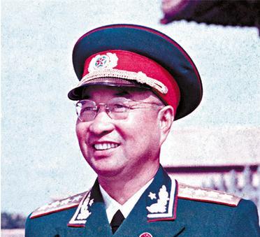 陈赓毕业于黄埔军校一期，一生天不怕地不怕。但他还是最怕三个人。第一个就是彭老总。