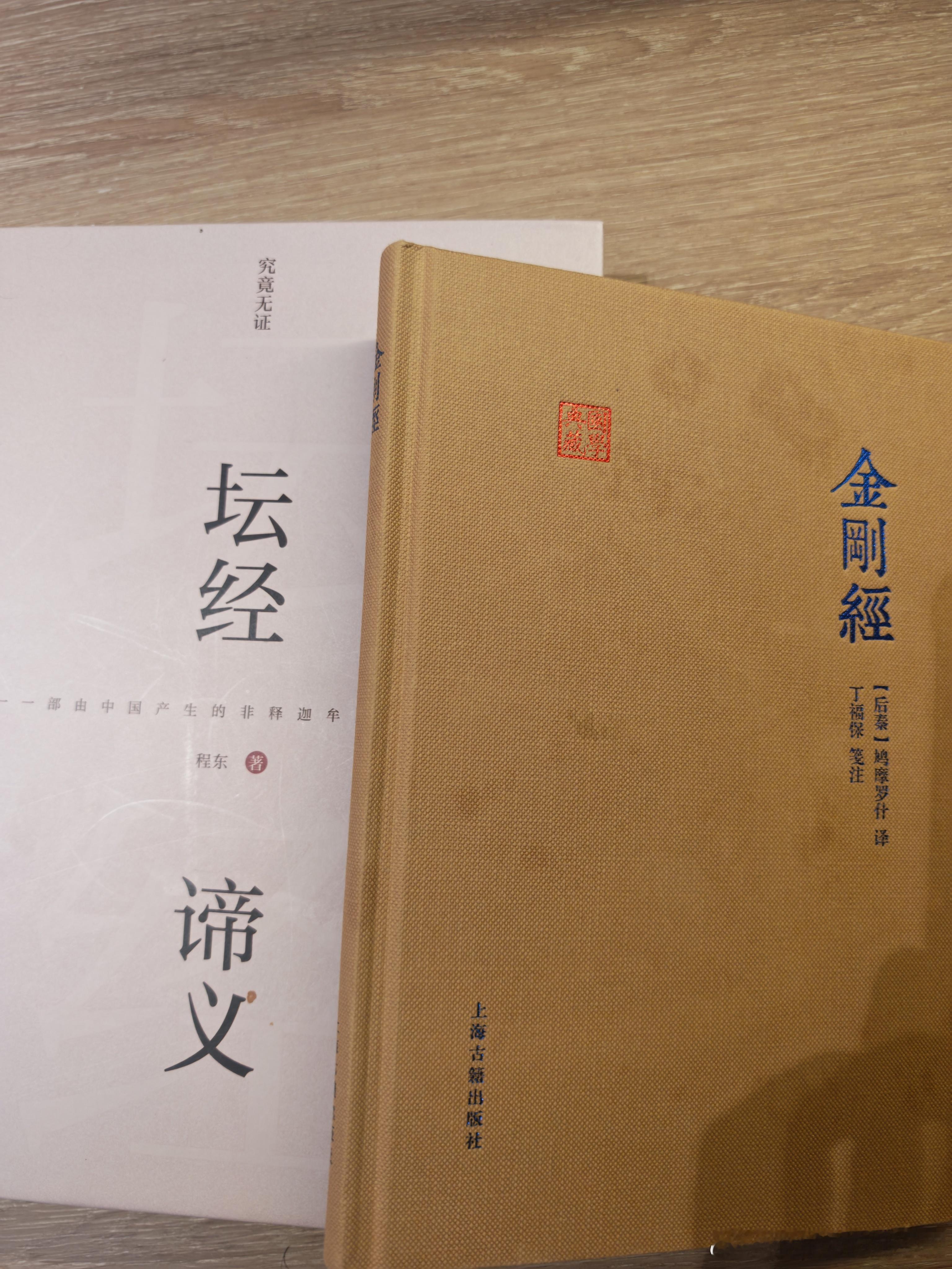 刚刚，我们的业主小群里面又开始炸锅了，说的是咱小区昨天晚上有人坠楼了，具体情况我也不太清楚，我每天早