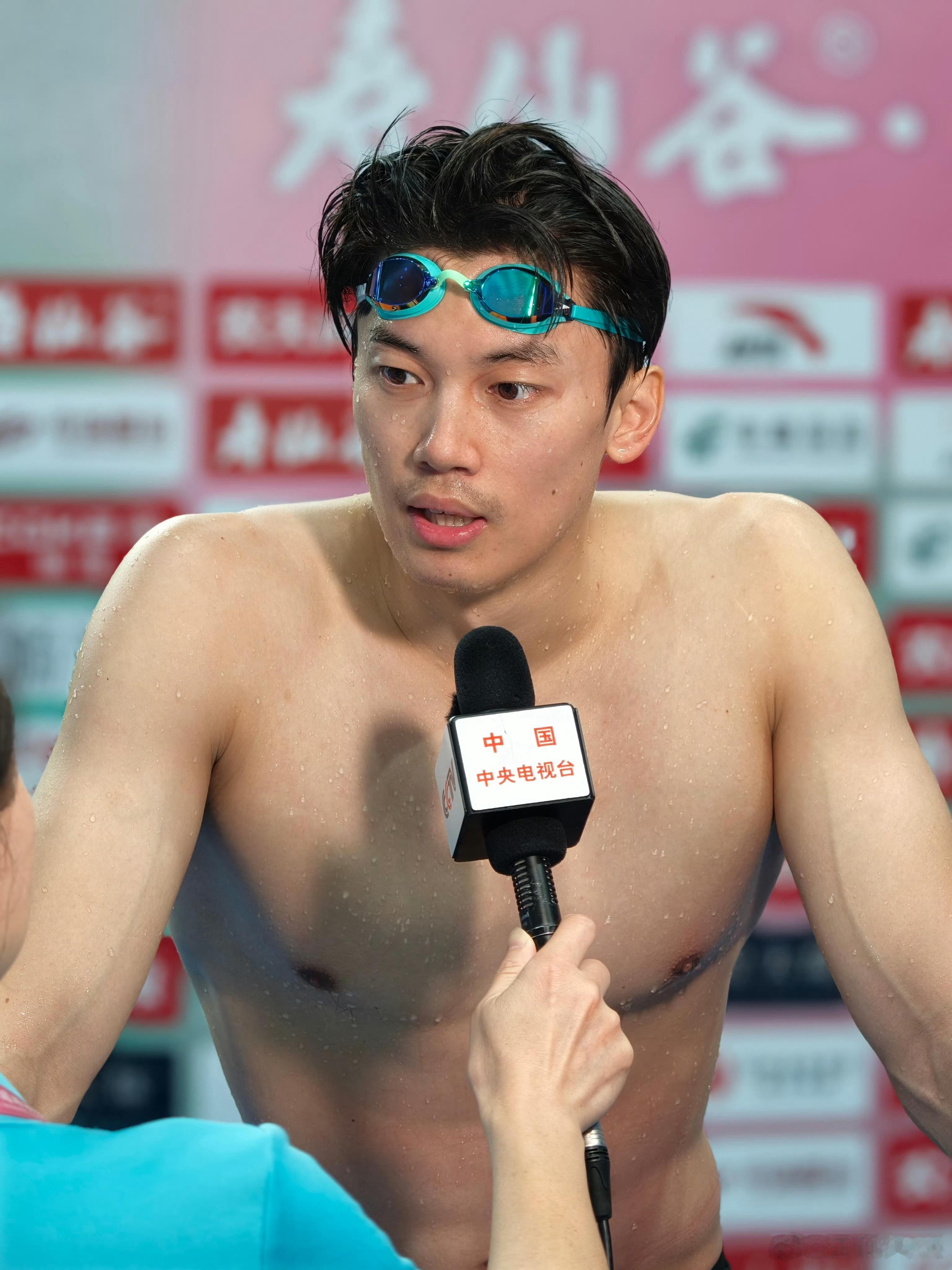 我真亲眼见过长得这么帅的男银