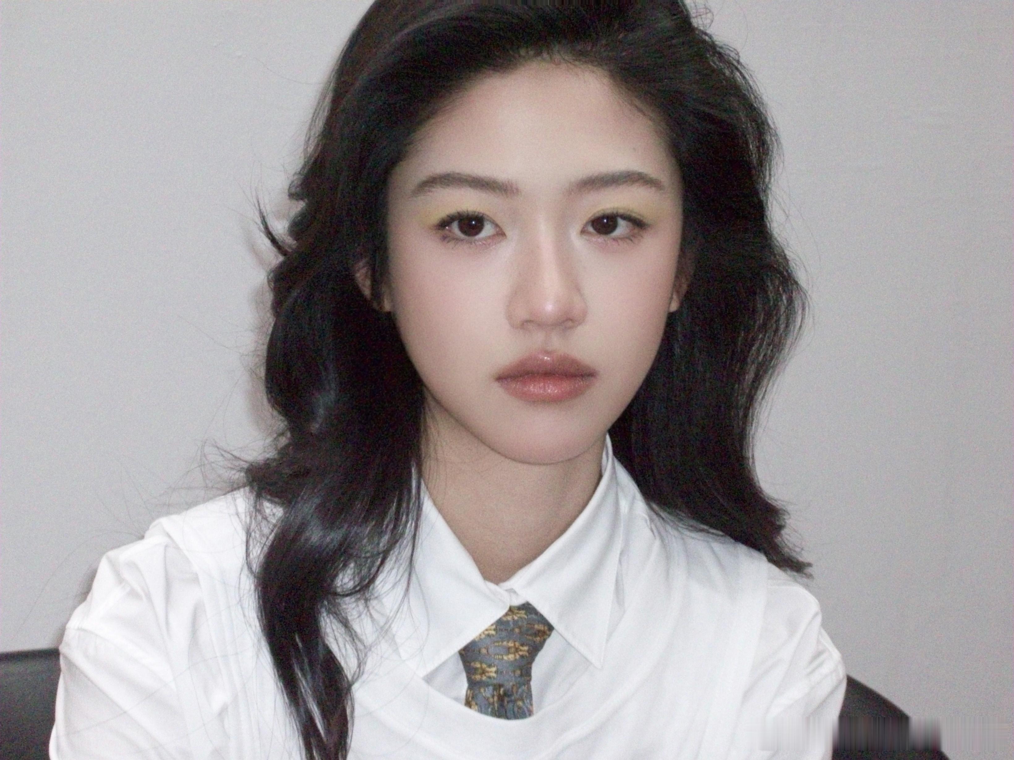 周奇向涵之恋爱罗生门！399元酒店瓜反转，女方官宣单身太清醒开年最抓马恋综实锤