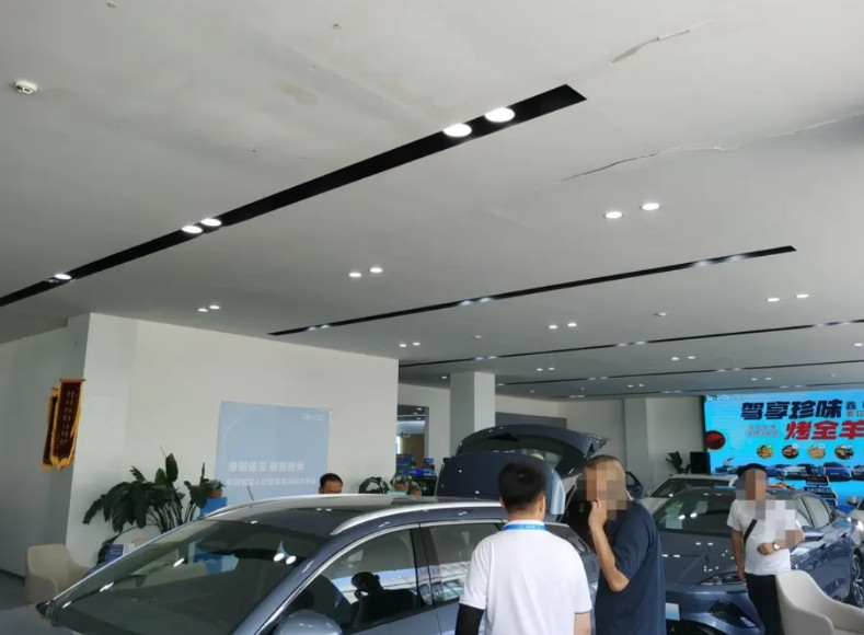 不像要爆雷啊，比亚迪4s店人头攒动，非常火爆最近两个周末，分别去了北京比亚迪