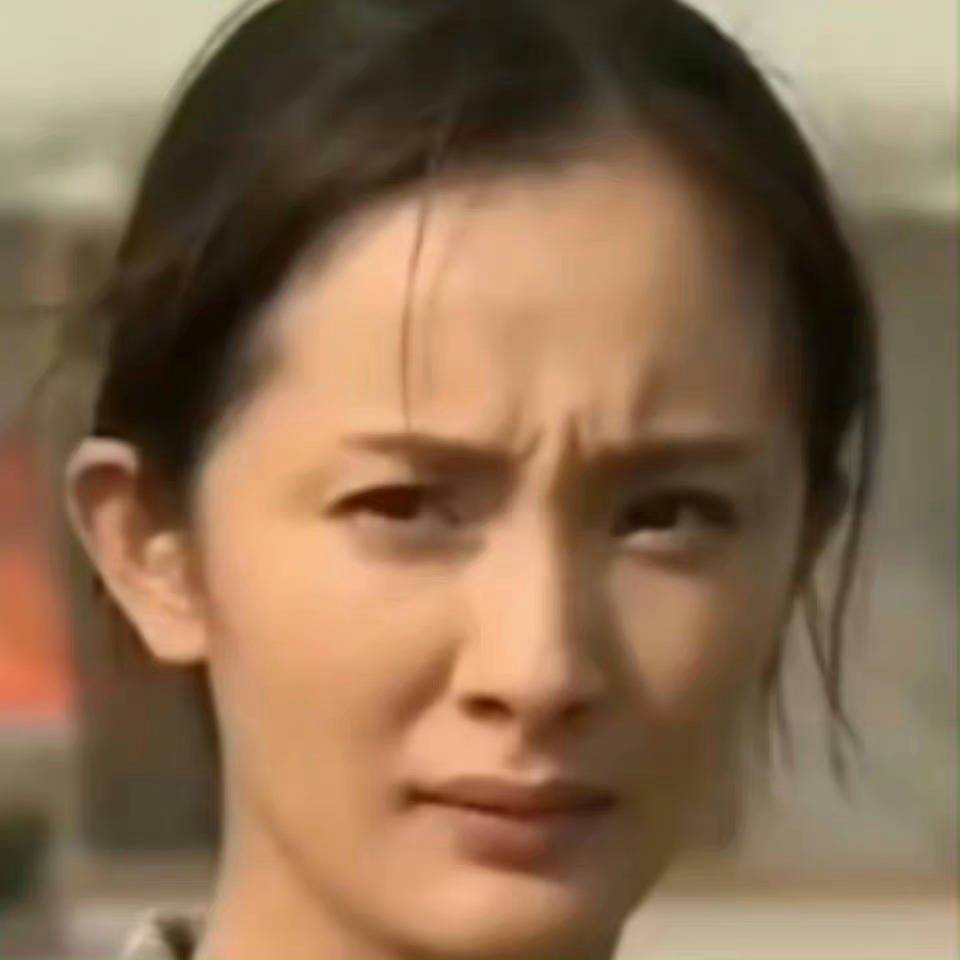 杨幂一家都这么抽象的吗杨幂早年抽象无人懂，甚至还被骂坚持不懈玩抽象，直到大家都
