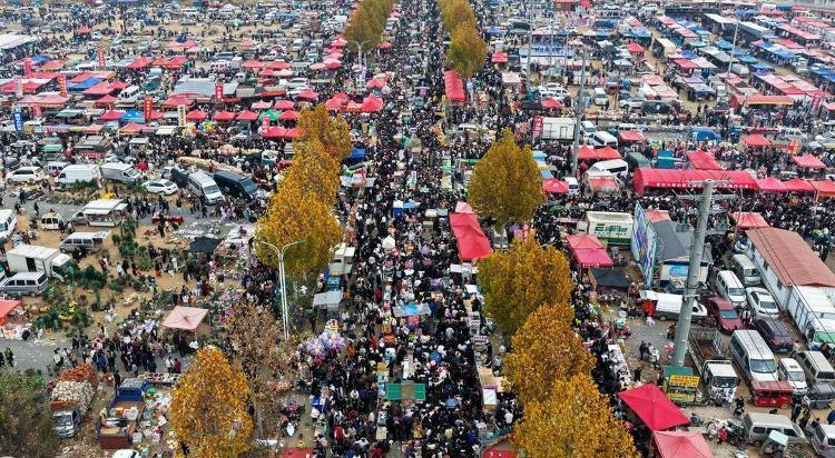 赶大集成为打卡景点，山东农村究竟这个大集有什么吸引力？赶集都是为了凑热闹人越