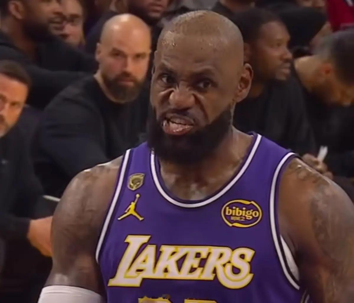 申京这小子，敢不尊重我勒？不过好笑的是，申京只是平A了一下，我勒破防到开大