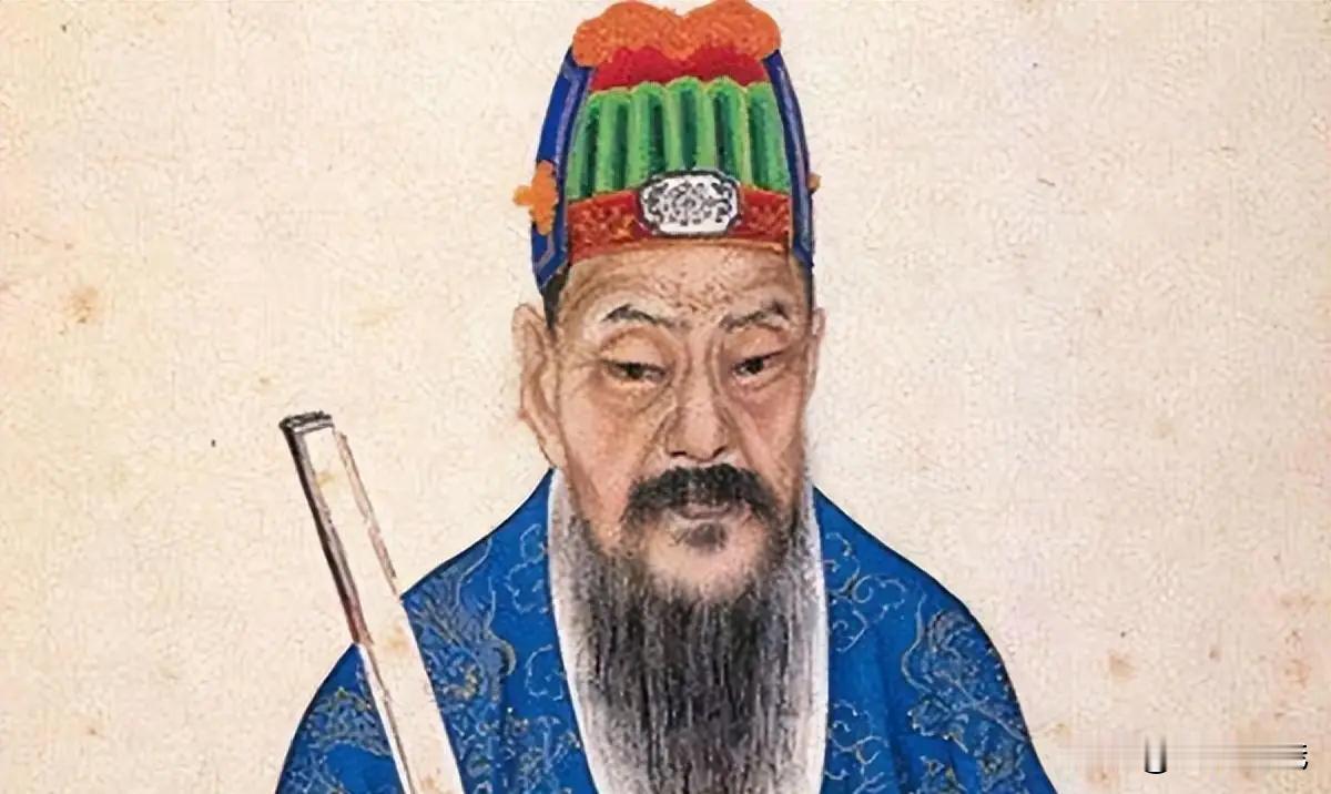 北京琉璃厂的文玩店内，一幅严嵩手书对联泛着陈旧光泽。字迹遒劲，不知情者只叹书法精