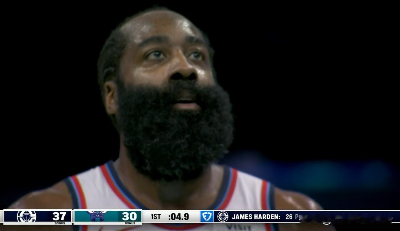 快船队记JustinRusso忍不住怒赞哈登！在今天快船客场挑战黄蜂的上半场比