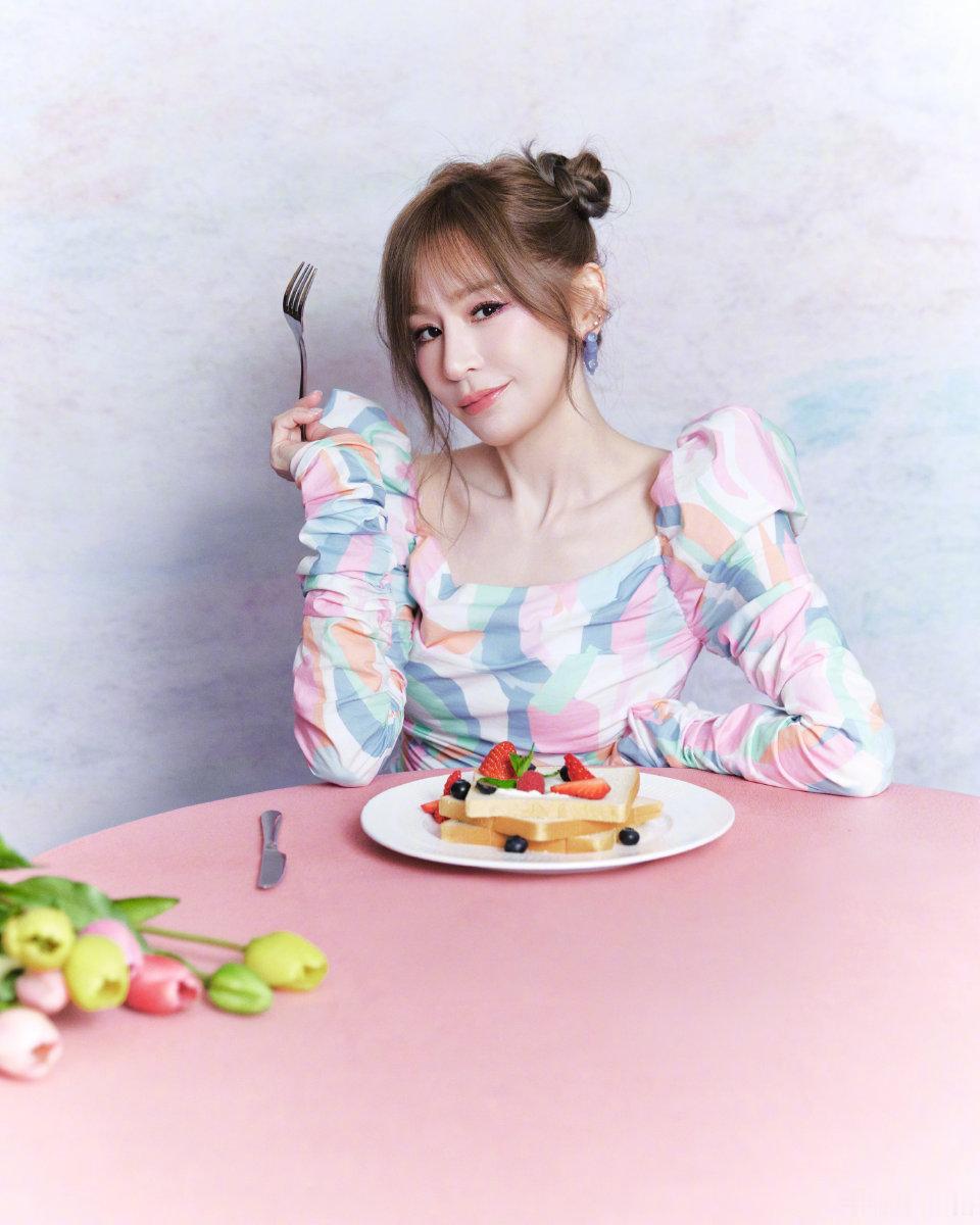 像一块香香软软的的芭乐蛋糕~